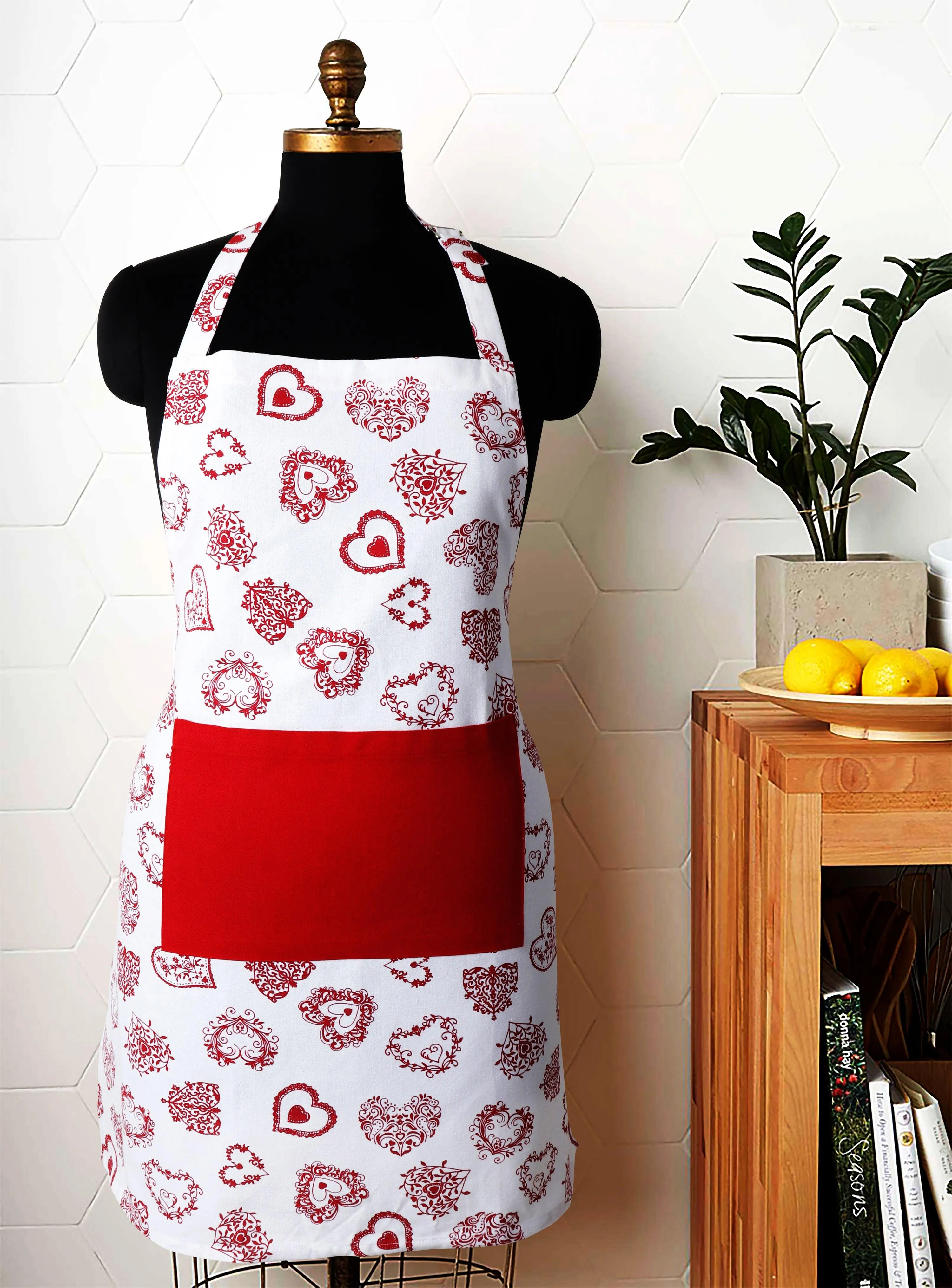 Cotton Red Heart With Solid Pocket Free Size Apron Pack Of 1