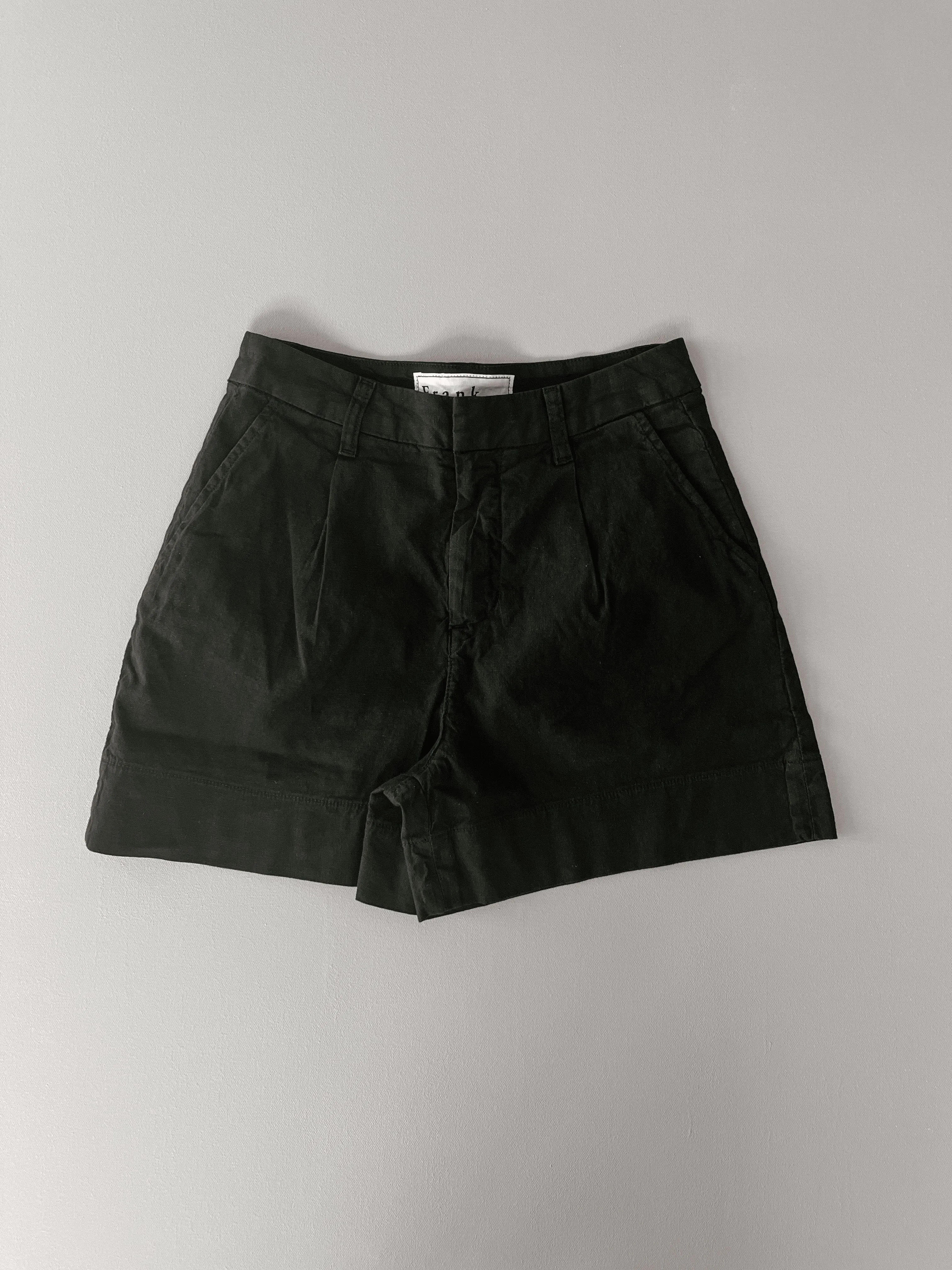 Frank & Eileen - Walking Short in Black Performance Linen